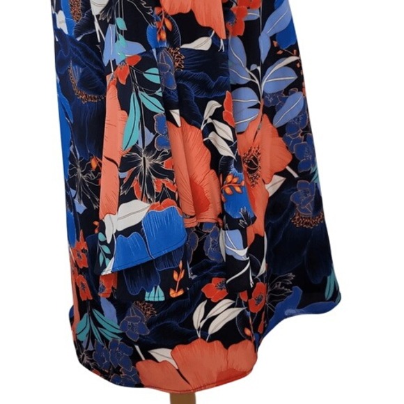 Avenue‎ Blue Floral V-Neck Blouse - Picture 6 of 14